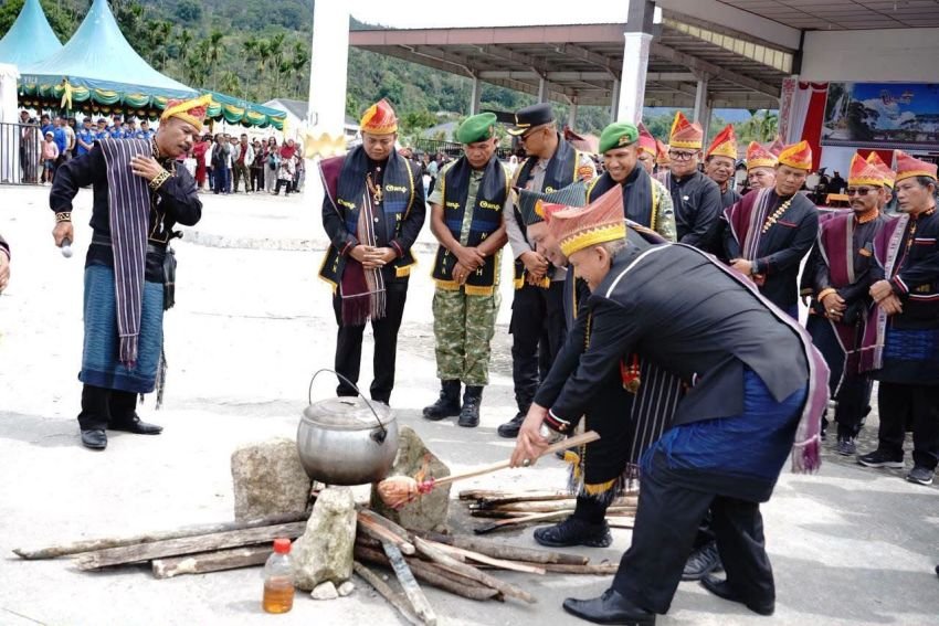 Pagelaran Pesta Budaya Oang~Oang Pakpak Bharat Berjalan Hikmat
