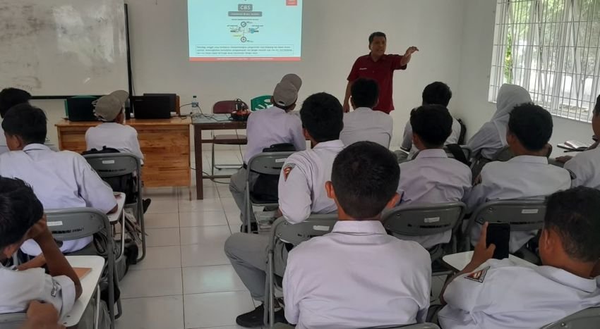 Sambangi SMK Binaan, Honda Gulirkan Seminar Teknologi Terkini