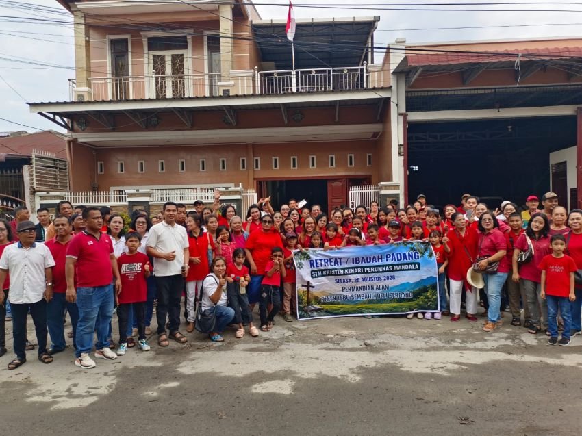 Peduli Giat Kerohanian, Maruli Siahaan Berangkatkan Wisata Rohani STM Kristen Kenari  Perumnas Mandala