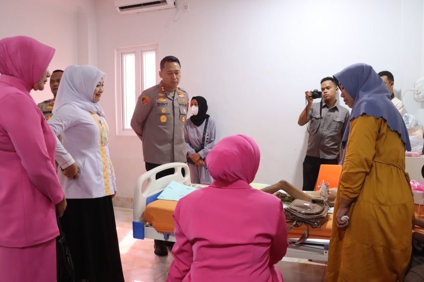 Tak Sekadar Menjenguk, Kapolres Batu Bara Pastikan Kayla Jalani Operasi