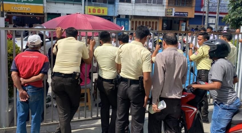 Pengamat: Penutupan Akses Kantor Bank Timbulkan Biaya Ekonomi bagi Masyarakat