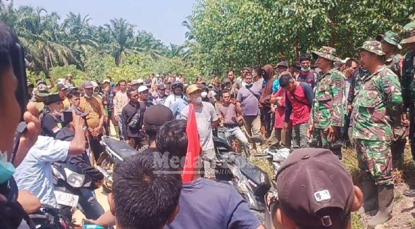 Ratusan Warga Luat Aek Nabara Duduki Lahan PT SSL