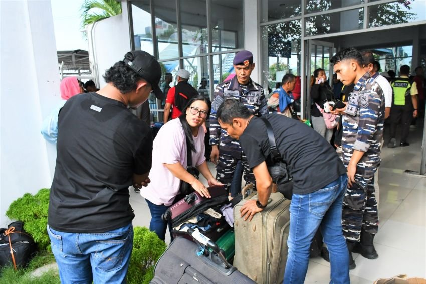 Antisipasi Masuknya Barang Terlarang, Kodaeral I Periksa Barang Penumpang Pelabuhan Bandar Deli