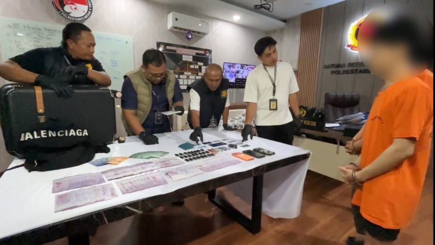 Polrestabes Medan Tangkap WN Malaysia Bersama Kekasih Jadi Pemasok Vape Narkoba