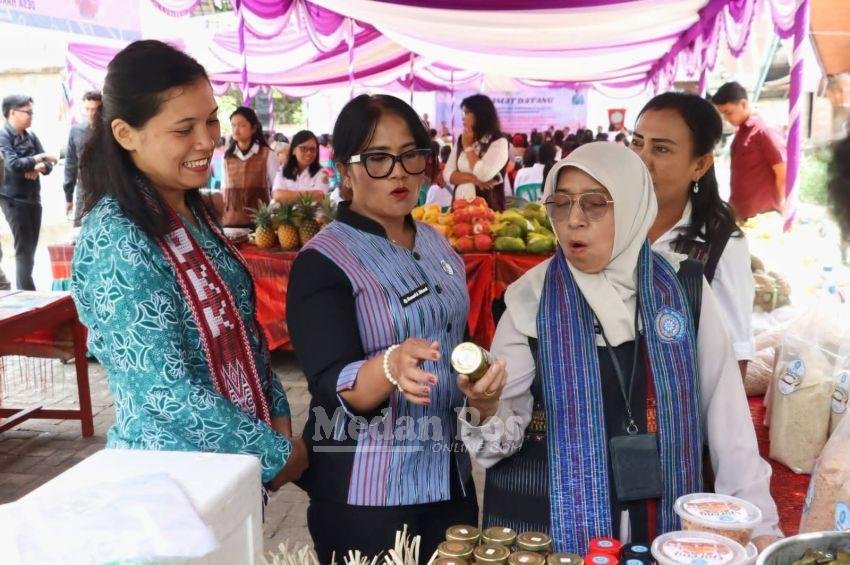 Staf Ahli 1 TP-PKK Sumut Apresiasi Keindahan Kabupaten Samosir