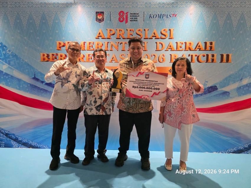 Samosir Raih Terbaik I se-Sumatera, Bupati Vandiko Terima Penghargaan Pengelolaan Sampah dan Lingkungan Asri