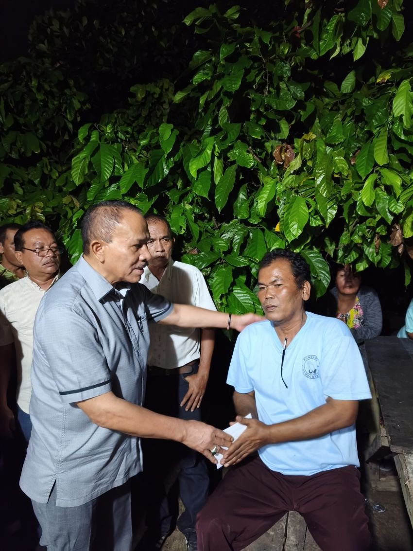 Peduli Terhadap Sesama, Maruli Siahaan Besuk dan Beri Bantuan Perbaiki Rumah Tunggul Siahaan