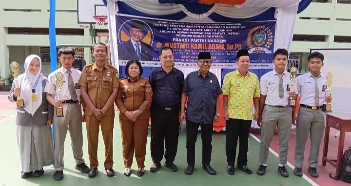Kepsek SMA Kartika I-2 Apresiasi dr Mustafa Kamil Adam Sp.PD Gelar Sosialisasi Pencegahan Penyalahgunaan Narkoba
