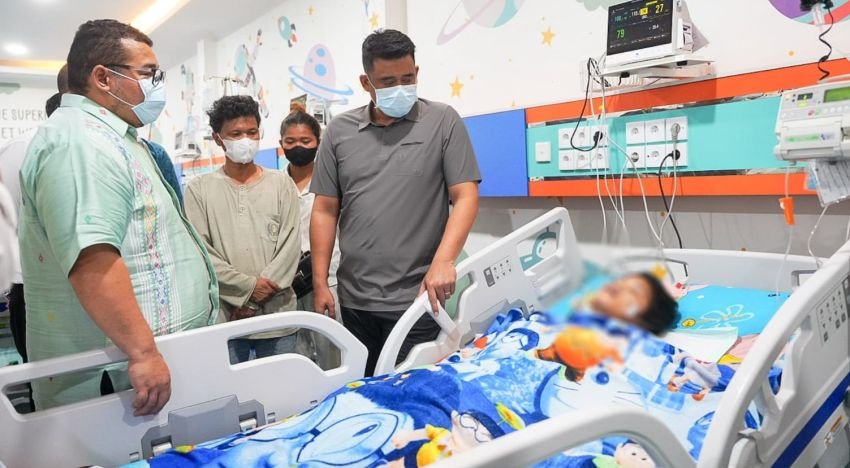Gubernur Bobby Jenguk Siswi SMKN 1 Berastagi Dirawat Intensif, Minta Kasus MBG Tak Berulang