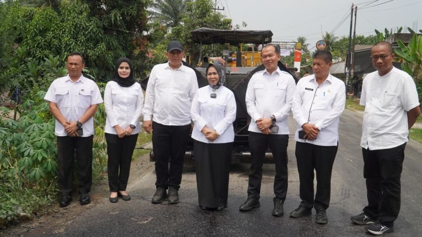 Plt. Bupati Tiorita Tinjau Jalan Secanggang, Tahap I Rampung Sesuai Janji