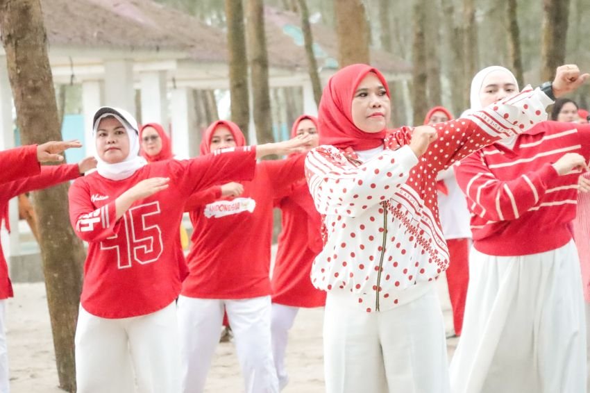 Semarakkan HUT ke-81 RI, Organisasi Wanita Kab Sergai Gelar Senam Bersama