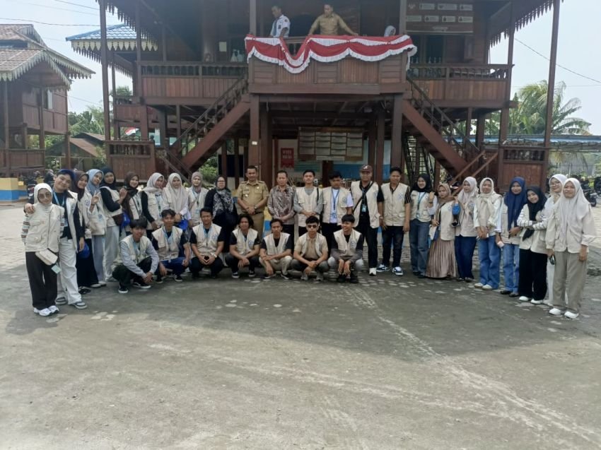 Camat Airputih Terima KKN Mahasiswa/i Universitas Al-Azhar
