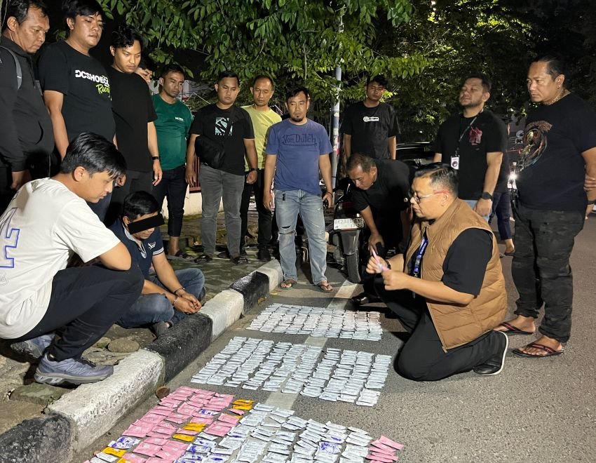 Kado Kemerdekaan RI ke 81, Polrestabes Medan Tangkap Kurir Narkoba Jaringan Malaysia : 622 Pod Getar Beraksara China Disita