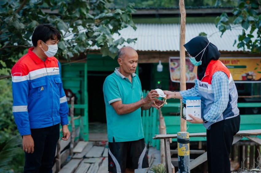 Pertamina Sumbagut Gerak Cepat Salurkan Bantuan Penanggulangan Asap di Kerumutan