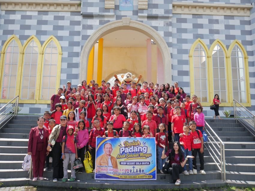 Berangkatkan Anak Sekolah Minggu Wisata Rohani, Komitmen Maruli Siahaan Wujudkan Pembinaan Generasi Muda Gereja