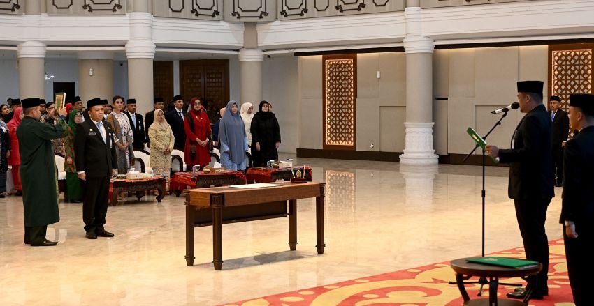 Gubernur Bobby Lantik Timur Tumanggor Jadi Pj. Sekda, Ingatkan Jaga OPD dan Pengelolaan Anggaran