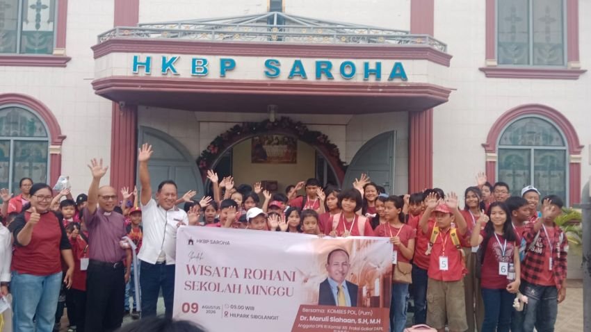 Maruli Siahaan Dukung Pembinaan Generasi Muda Gereja, Berangkatkan Wisata Rohani ASM HKBP Saroha Medan