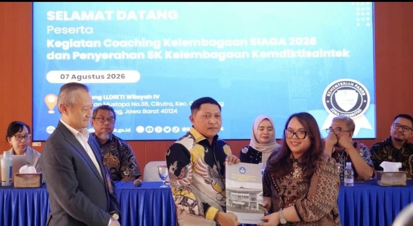 Dr. Christin Agustina Purba, M.Si Terima SK Izin Prodi Kedokteran Gigi Program Sarjana dan Profesi Dokter Gigi