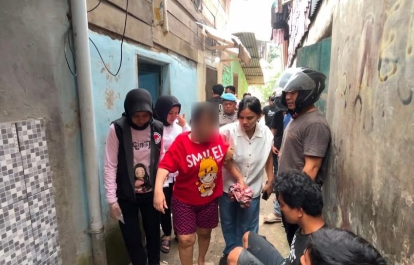 Terungkap ! Rumah Pinggiran Sungai Deli Jadi Sarang Narkoba Digerebek, IRT Diduga Bandar Sabu