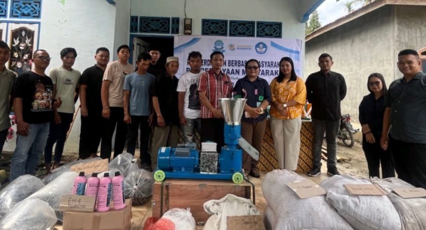 Pemberdayaan Masyarakat Dalam Pemanfaattan Azolla Sebagai Ikan Lele dan Pendampingan Evaluasi Manajemen Usaha Budidaya Ikan