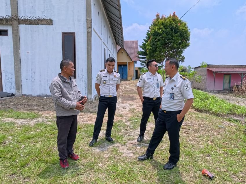 Rutan Kls IIB Humbang Hasundutan Sumbang Paving Block Hasil Karya Warga Binaan Kepada Gereja GBI