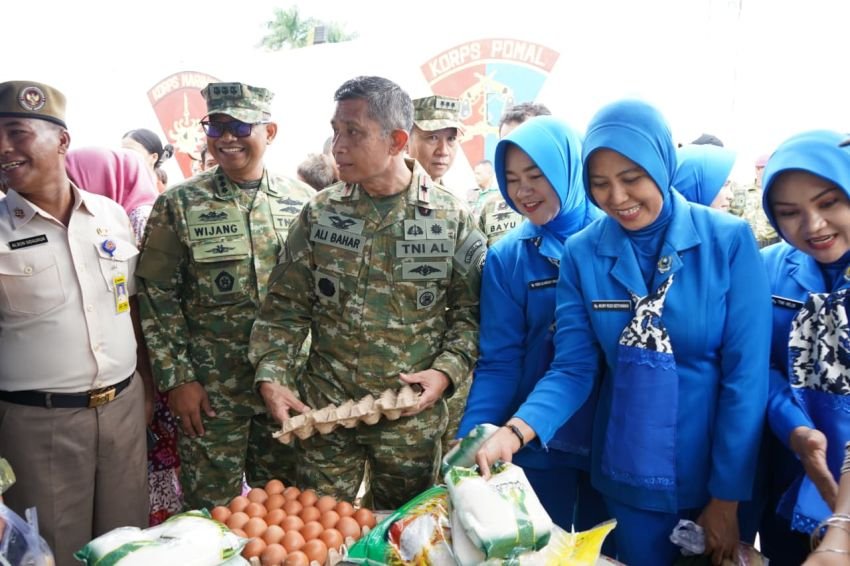 Dari Perayaan Untuk Kebersamaan, Bazar Murah Kodaeral I Semarakkan HUT ke 81 TNI