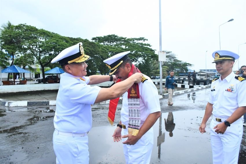 Navy Brotherhood di Selat Malaka, Dua Angkatan Laut Satu Pengawalan