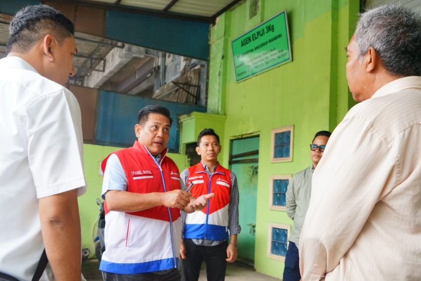 Komisaris Pertamina Patra Niaga Panel Barus Tinjau Agen LPG di Batam
