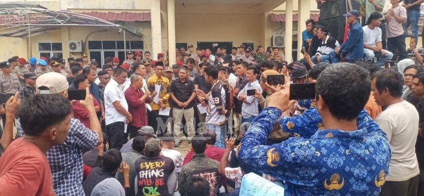 Ribuan Warga DNA Unjuk Rasa, DRPD Siap Berjuang Pembuatan Perda Hak Tanah Ulayat