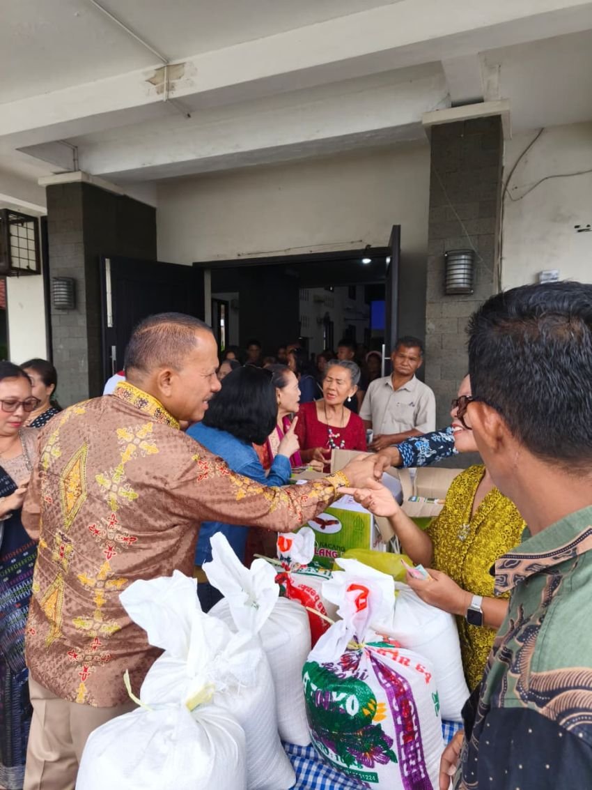 Maruli Siahaan Bantu Pembangunan GSM HKBP Sei Blutu Tebing Distrik XIV Dengan Memborong Hasil Panen Jemaat