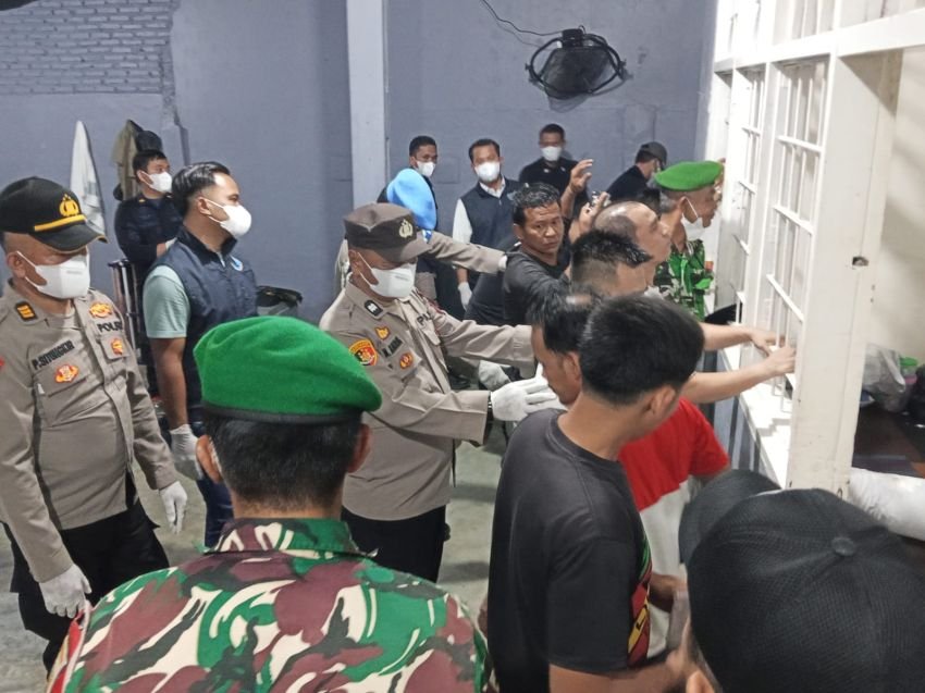 Razia Gabungan di Lapas Labuhan Ruku, Petugas Amankan Sejumlah Benda Terlarang