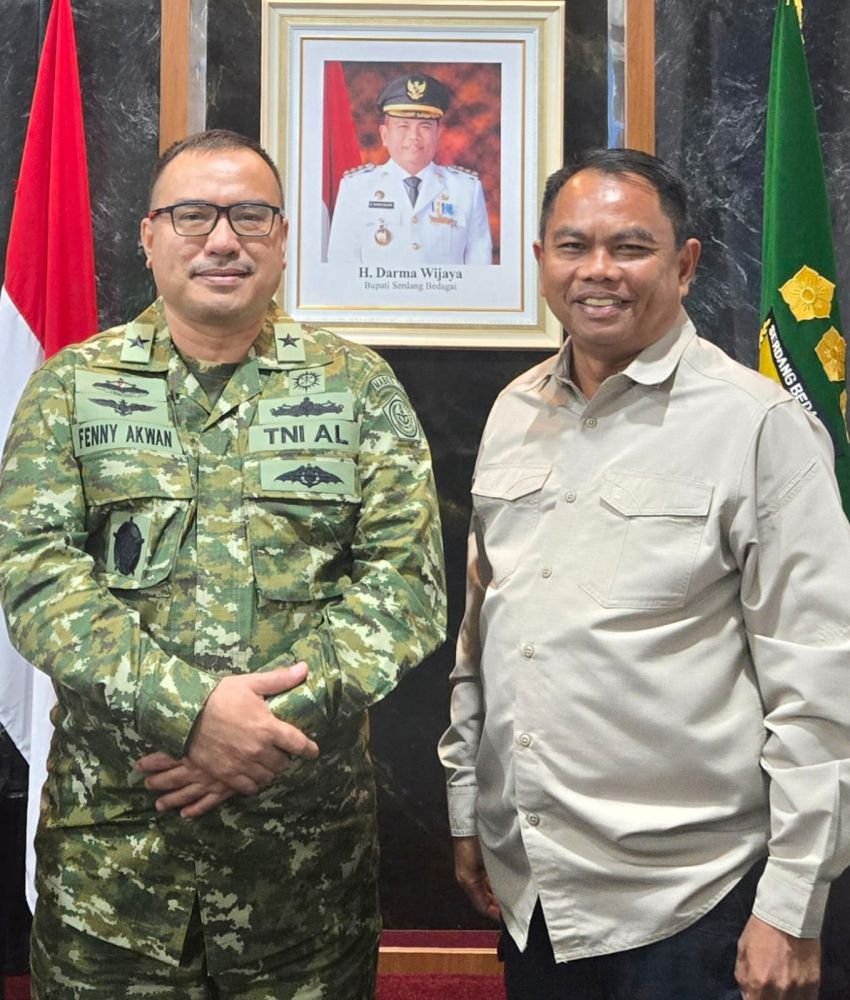 Laksma (TNI) Fenny Akwan Direktur Hukum Bakamla Nostalgia dengan Bupati Sergai, Sahabat Sebangku di SMPN 1 Dolok Masihul&nbsp;
