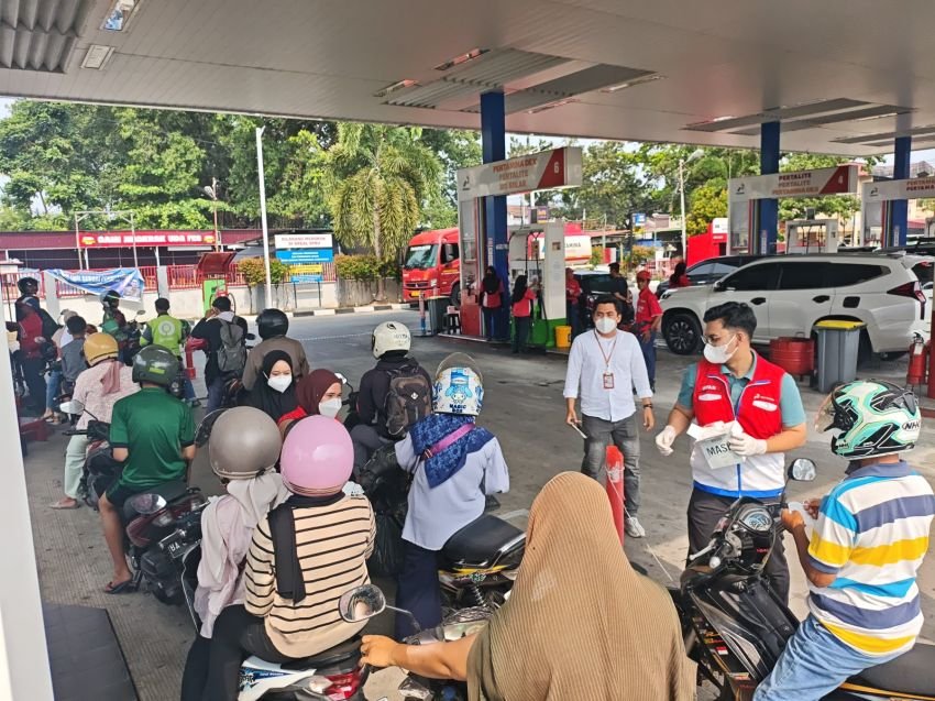 Pertamina Sumbagut Masif Pantau Dampak Karhutla, Salurkan Bantuan Penanggulangan Asap di Padang dan Sekitar