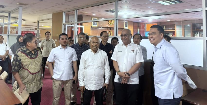 Wamen Komdigi Angga Raka Tampil Perdana di PWI CHANNEL, Podcast PWI Pusat Resmi Diluncurkan