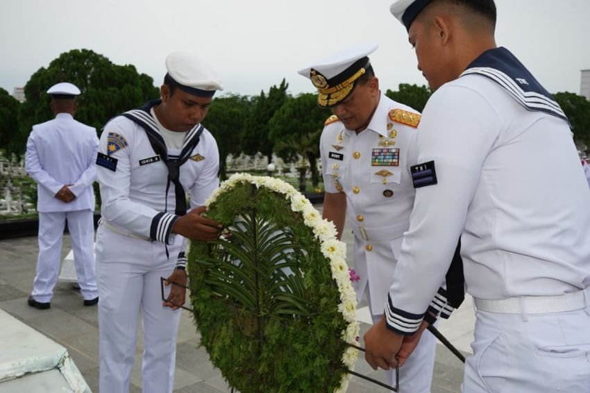 Jejak Pengabdian 81 Tahun TNI AL, Kodaeral I Tabur Bunga di TMP Bukit Barisan Hormati Jasa Para Pahlawan