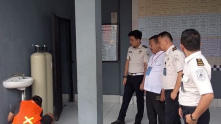 Peningkatan Kualitas Kesehatan, Rutan Kelas IIB Humbahas Laksanakan Pemasangan Filter Air Minum Bagi Warga Binaan