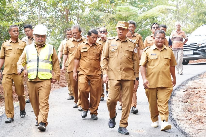 JTP Tinjau Pembangunan Jalan Hotmix Berbiaya 2,8 M di Kecamatan Parmonangan