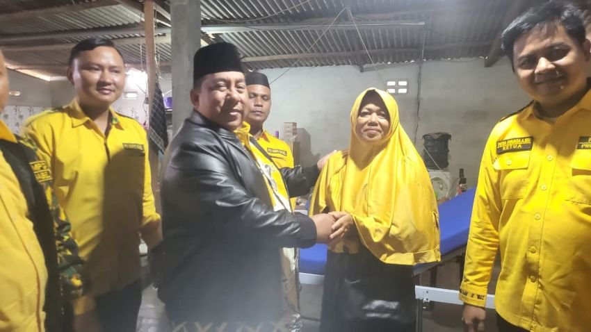 Said Aldi Serahkan Bantuan Tempat Tidur Medis Kepada Warga Alami Kelumpuhan Selama 14 Tahun