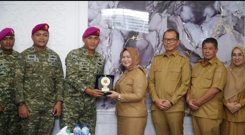 Plt. Bupati Tiorita Titip Sembilan Kecamatan Pesisir kepada Marinir Harimau Putih
