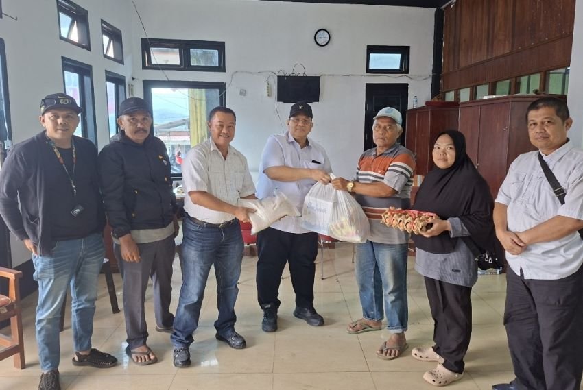 Peduli Korban Galodo, Yatibersa Salurkan 105 Paket Sembako di Solok