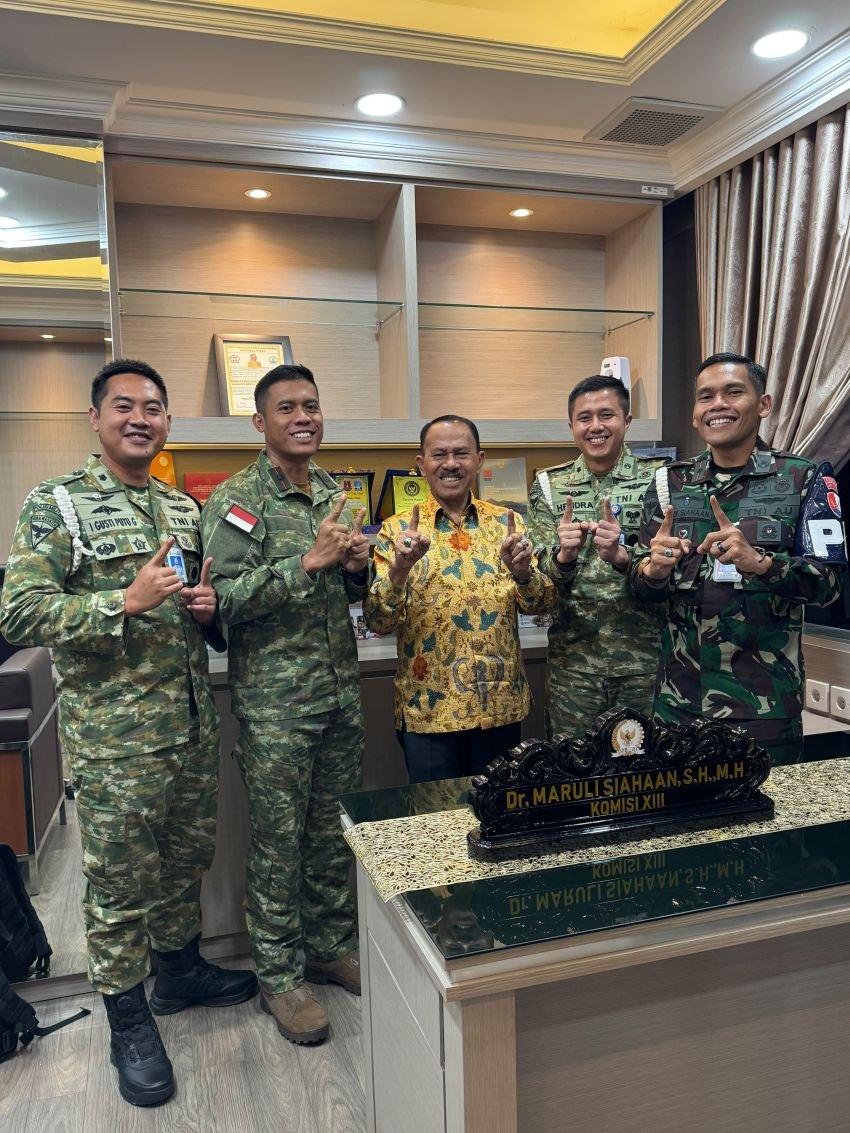 Dan Satpom Lanud JA Dimara dan Rombongan Silaturahmi Kepada Maruli Siahaan, Pertemuan Ayah dan Putra Momen  Bertukar Cerita