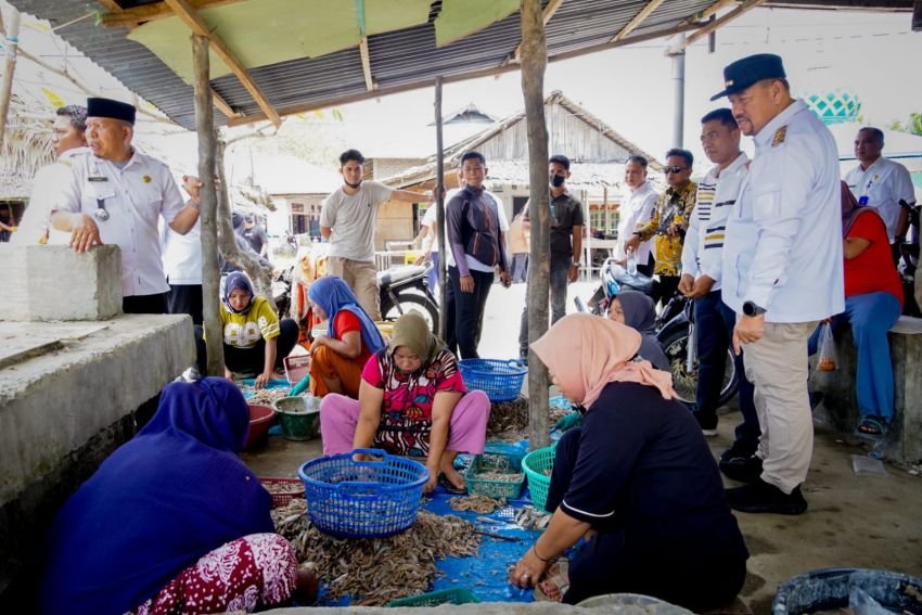 Bupati Batu Bara Tinjau Langsung Banjir di Gambus Laut