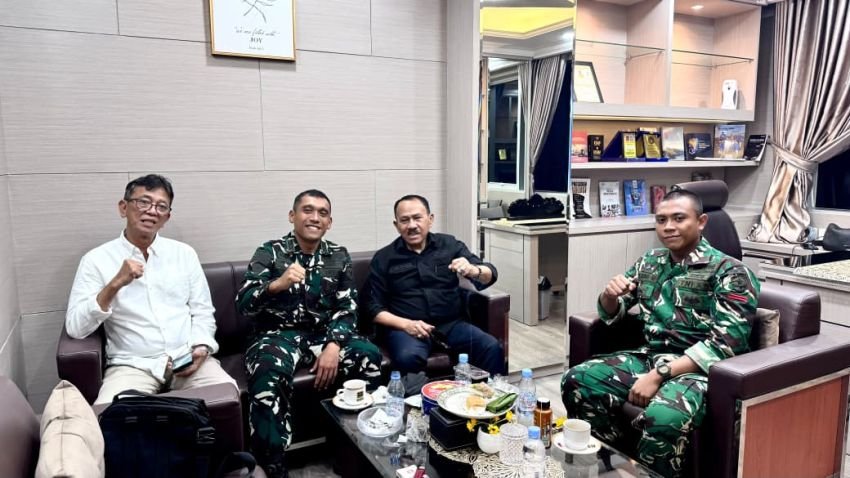 Sosok Pemimpin Masa Depan Danyonif TP 951/PM Kunjungi Ayah Tercinta Maruli Siahaan di Gedung DPR RI