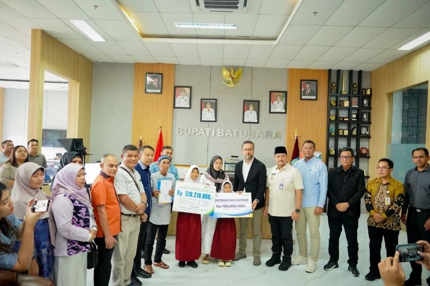 Bupati Batu Bara Dan Managemen PT Evyap Group Sabun Indonesia KEK Sei Mangkai Serahkan Bantuan kepada Keluarga Korban Kebakaran