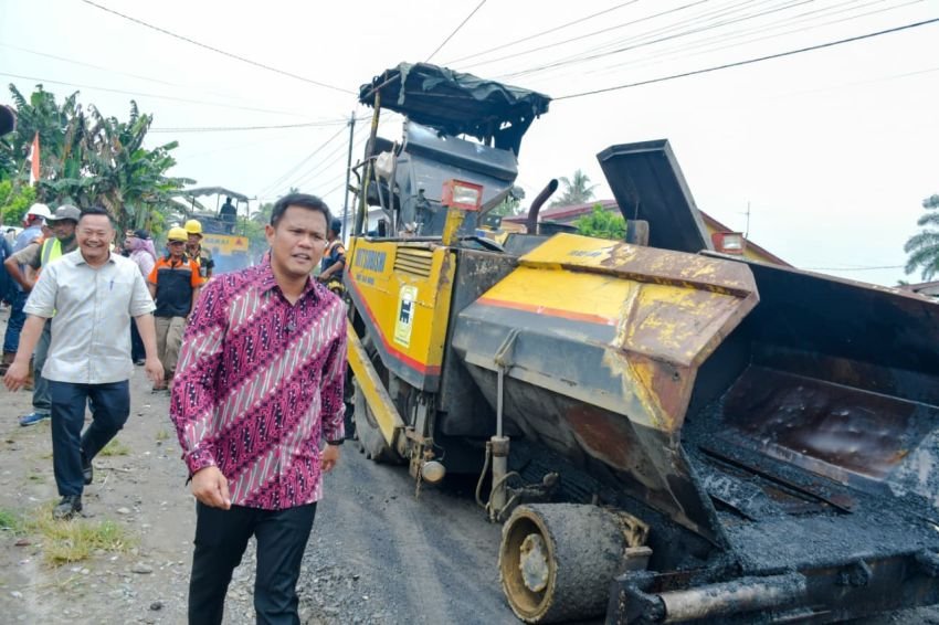 Wabup Sergai Tinjau Perbaikan Jalan Lubuk Rotan&ndash;Naga Kisar