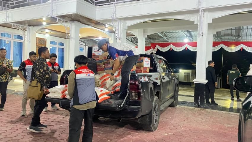 Pertamina Patra Niaga Gerak Cepat, Salurkan Bantuan Masyarakat Terdampak Banjir Bandang "Galodo" di Solok