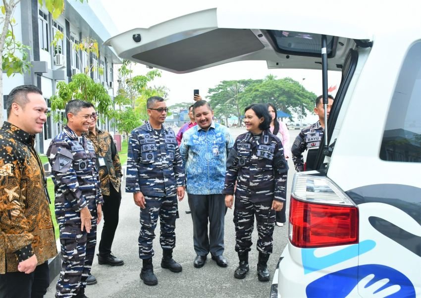 Garda Terdepan Kawal Kesehatan Prajurit, BRI Hibahkan Satu Mobil Ambulance ke Kodaeral I