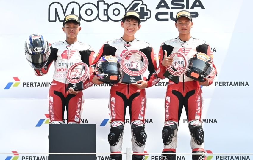 Melesat di Tengah Persaingan Ketat, Bintang dan Resky Naik Podium Moto4 Asia Cup