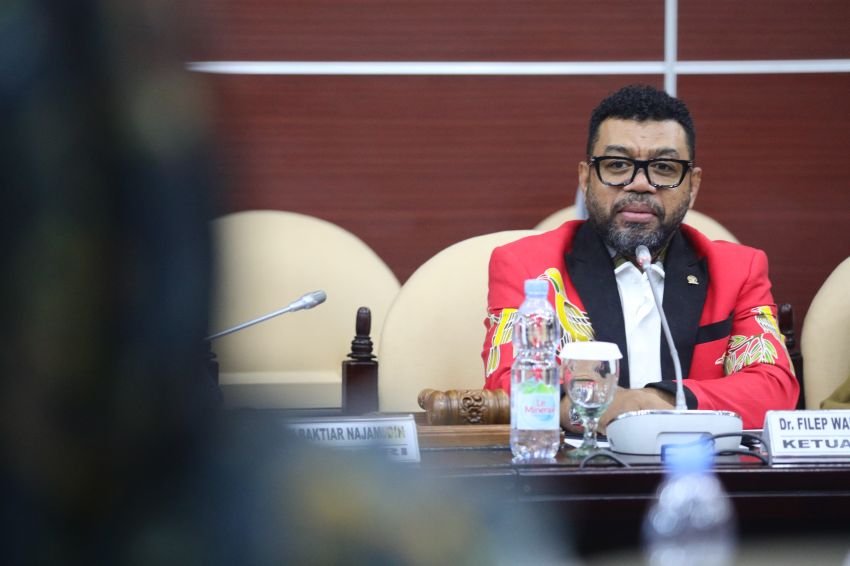 Senator Filep Desak Menaker hingga Kadisnaker Papua Barat Audit Soal Ketenagakerjaan Sektor Migas di Papua Barat