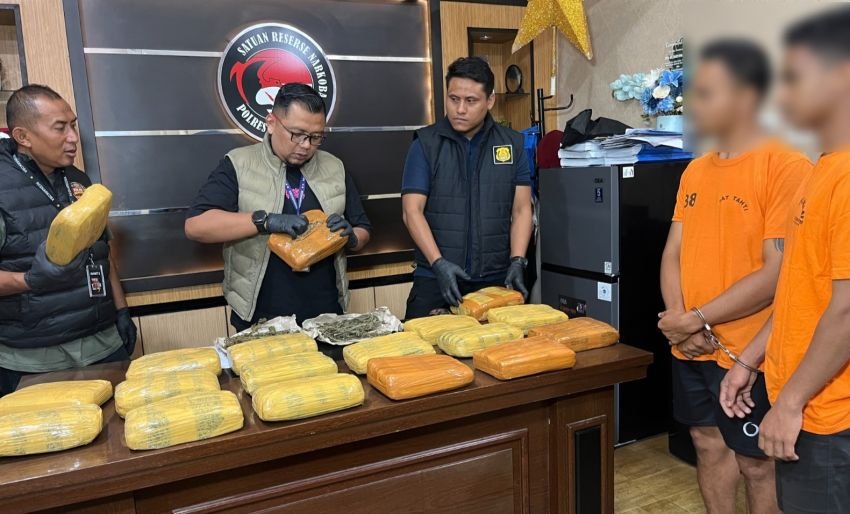 Polrestabes Medan Gerebek Kandang Ayam Jadi Gudang Narkoba : Dua Sahabat Diciduk, 18 Kg Ganja Disita
